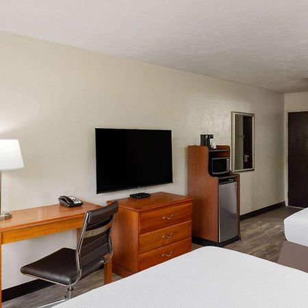 Super 8 By Wyndham Roseburg Hotel Exterior photo