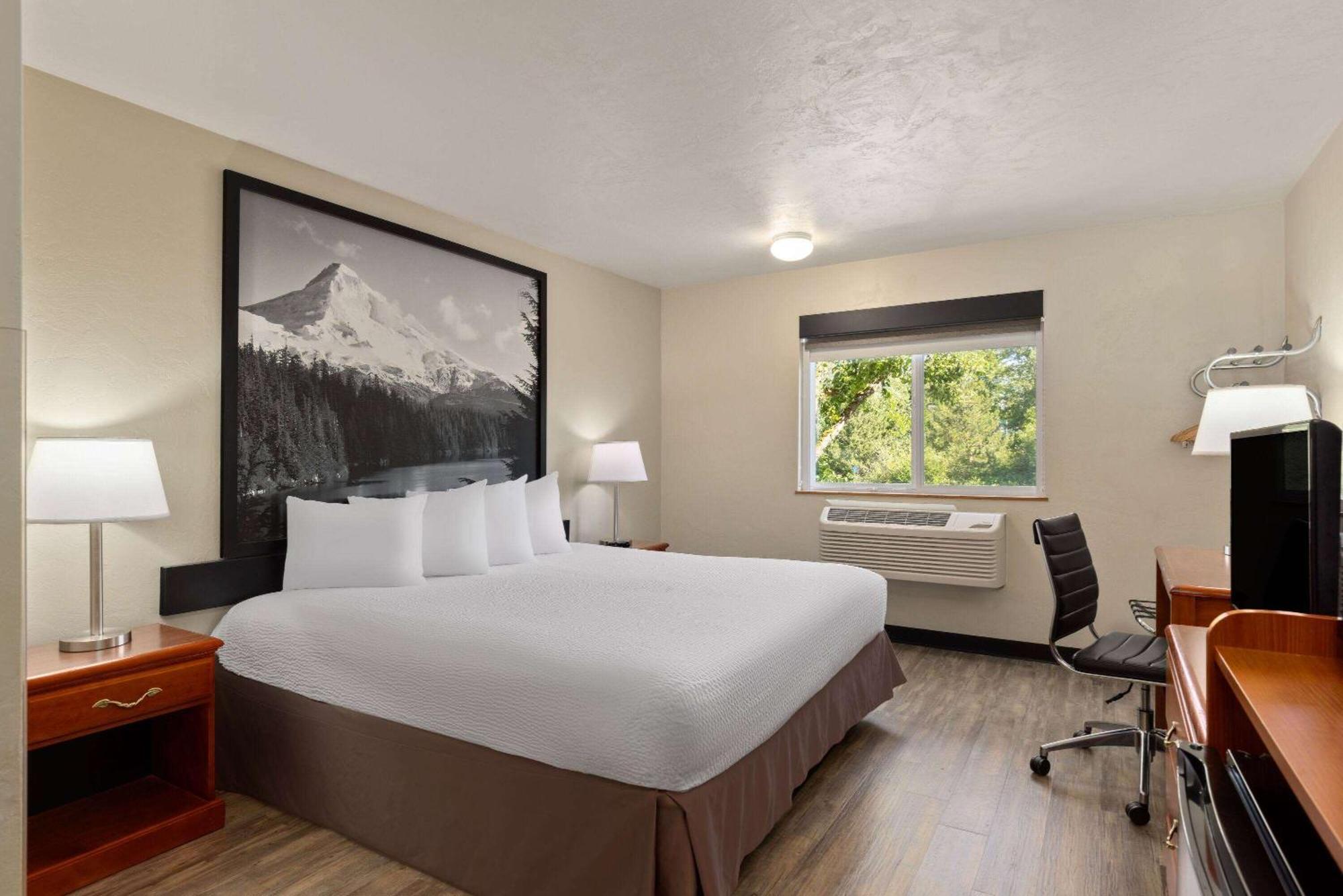 Super 8 By Wyndham Roseburg Hotel Exterior photo