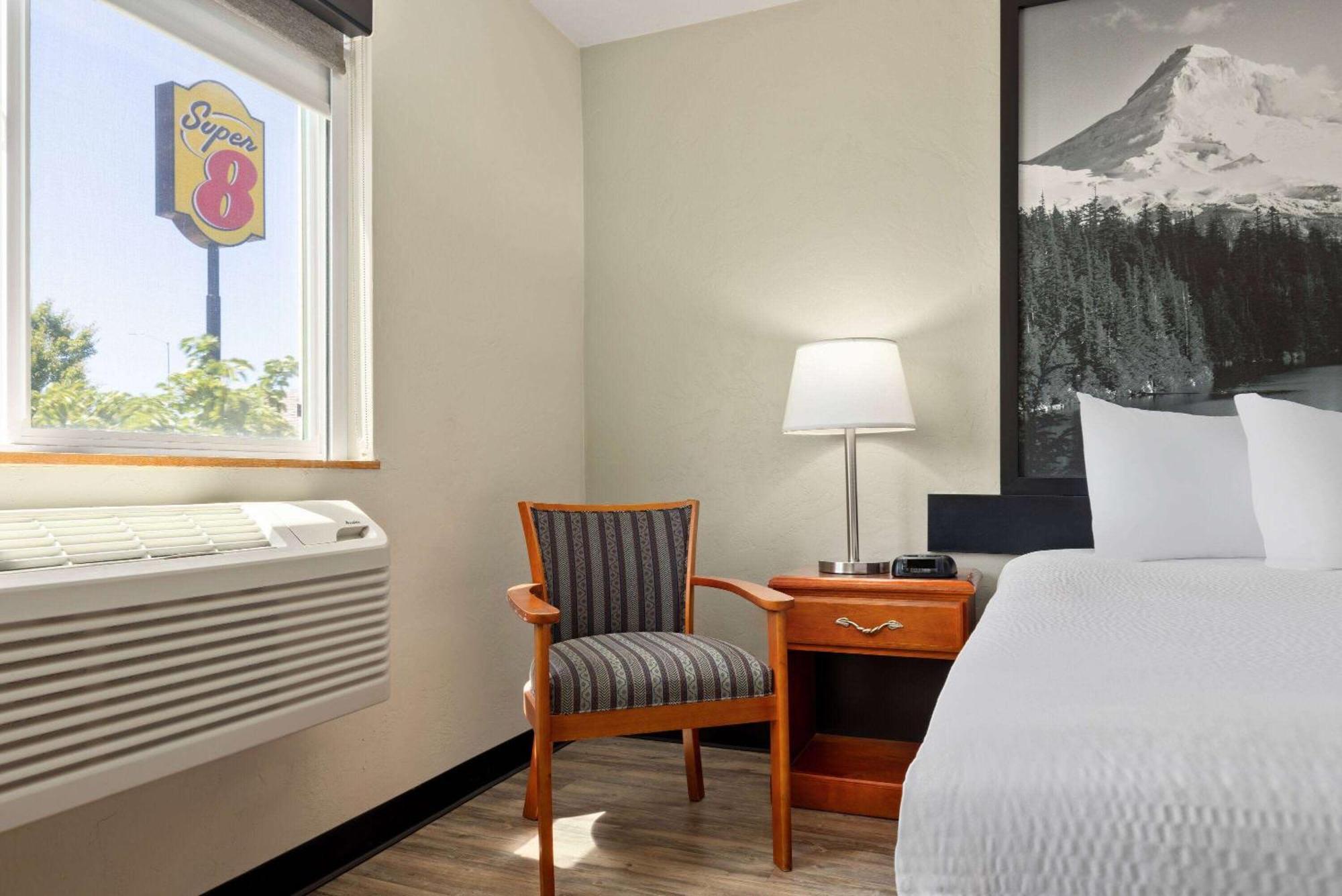 Super 8 By Wyndham Roseburg Hotel Exterior photo