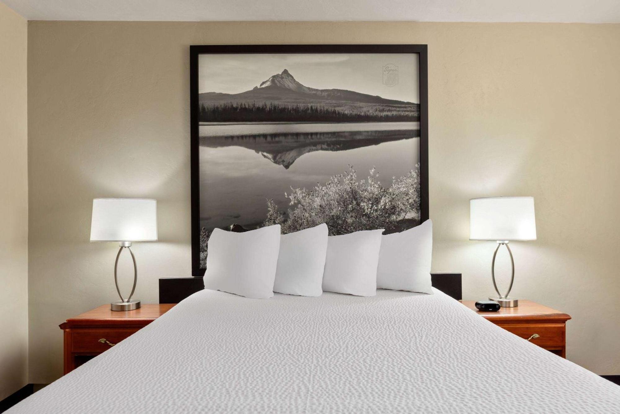 Super 8 By Wyndham Roseburg Hotel Exterior photo