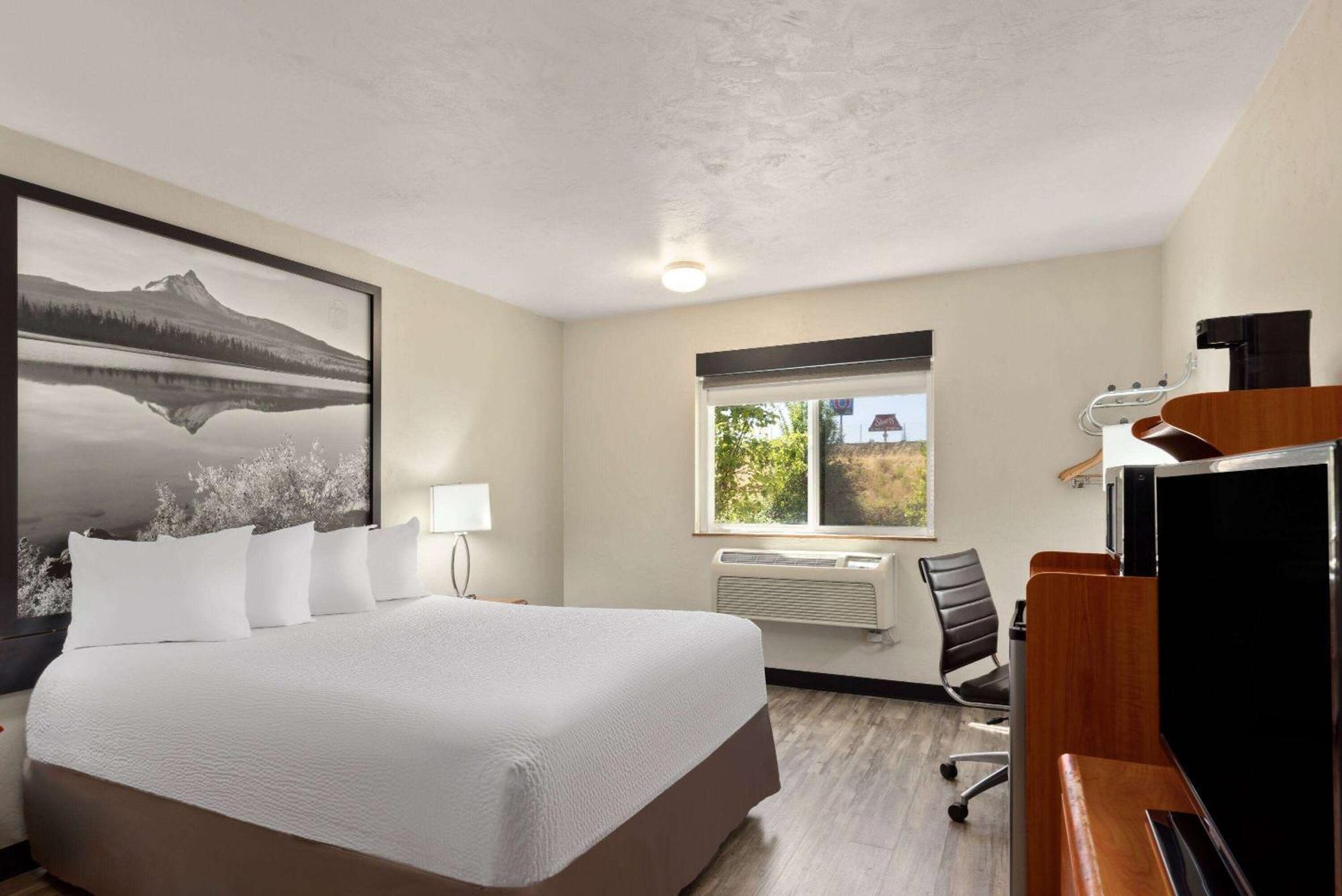 Super 8 By Wyndham Roseburg Hotel Exterior photo