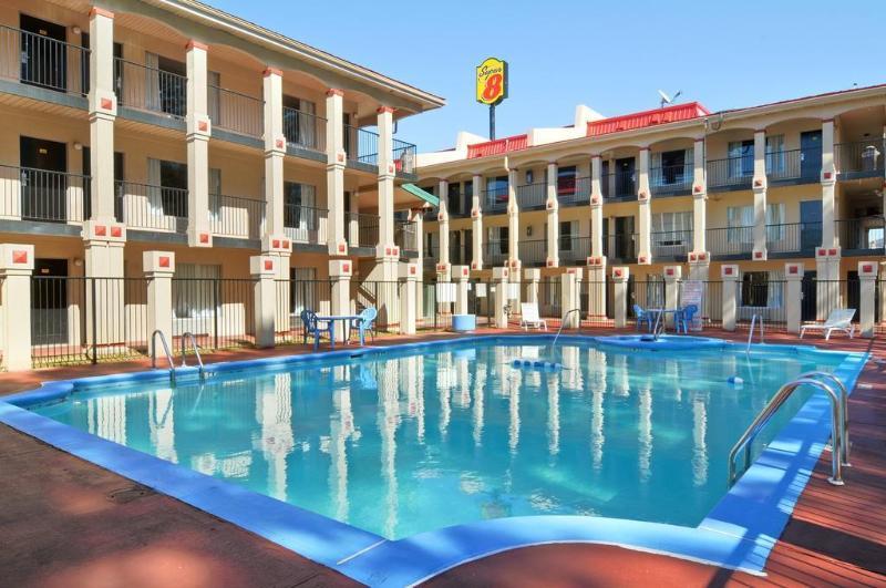 Super 8 By Wyndham Roseburg Hotel Exterior photo