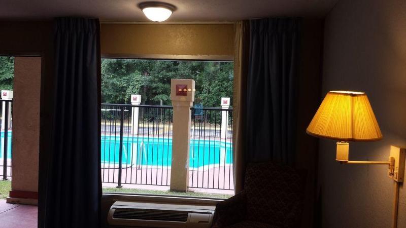 Super 8 By Wyndham Roseburg Hotel Exterior photo