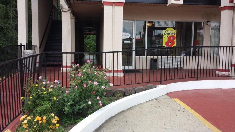 Super 8 By Wyndham Roseburg Hotel Exterior photo